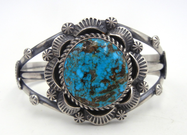 Navajo Jewelry: A Journey of Sophistication