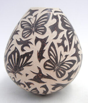 Mata Ortiz Lupe Rodriguez Small Handmade, Etched and Painted Butterfly Pattern Jar