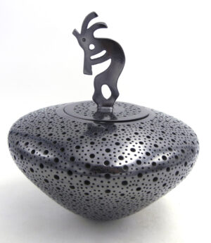 Mata Ortiz Mariano Quezada Handmade Polished Black Dotted Jar with Kokopelli Lid