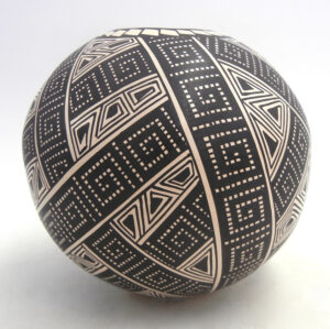 Mata Ortiz handmade and hand painted black and white ribbon multi-pattern jar by Alicia Cota Renteria