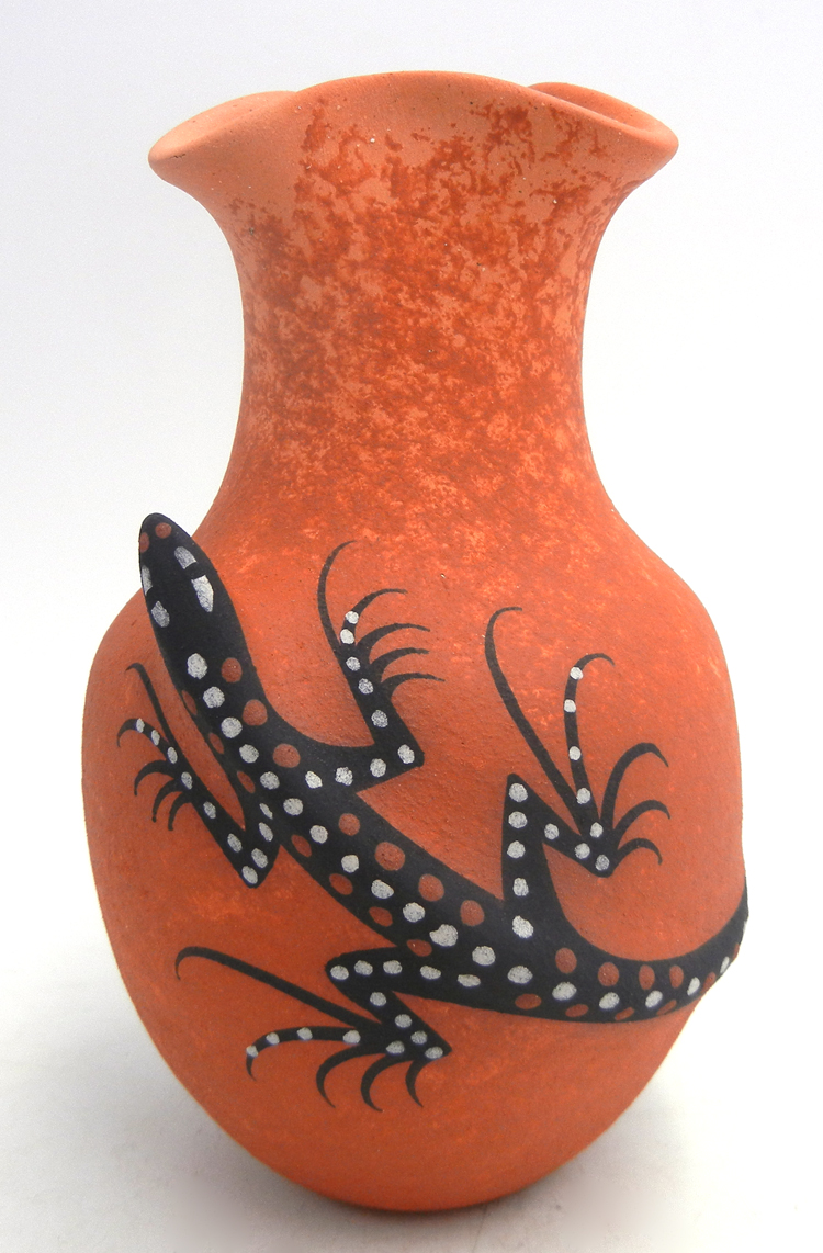 Zuni small handmade three dimensional lizard vase with scalloped rim by Lorenda Cellicion